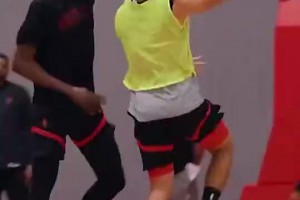 新賽季真要漲球了？！火箭探花謝潑德此前訓(xùn)練，直接單吃KD了~