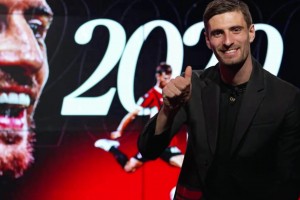 已不再是小透明！他不是米蘭的正牌隊(duì)長(zhǎng)，卻更像是球隊(duì)的精神領(lǐng)袖